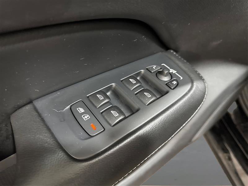 Used 2019 Volvo S60 T6 Momentum w/ Premium Package image 29
