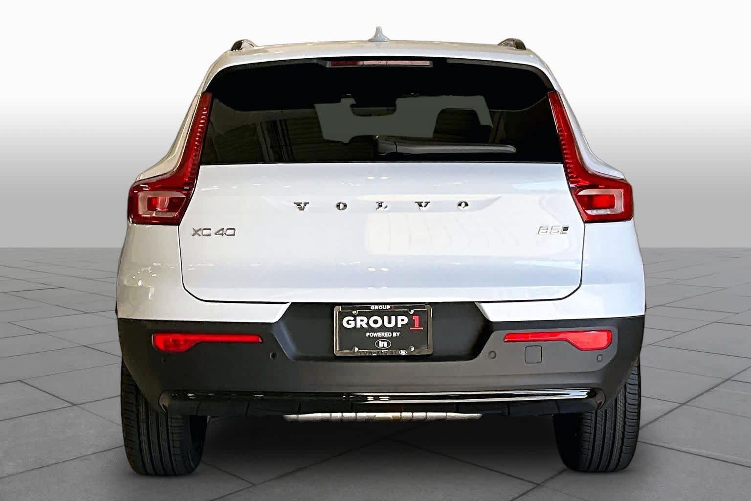 New 2026 Volvo XC40 B5 Plus w/ Protection Package Premier AWD/4WD image 4