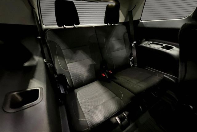 Used 2023 GMC Acadia SLE w/ Driver Convenience Package FWD image 23