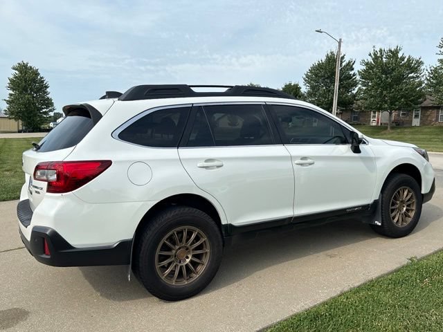 Used 2019 Subaru Outback 3.6R Limited AWD/4WD image 4