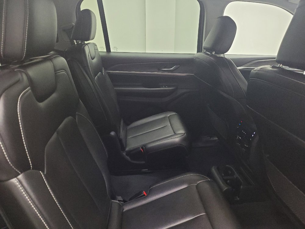 Used 2023 Jeep Grand Cherokee L Limited AWD/4WD image 19