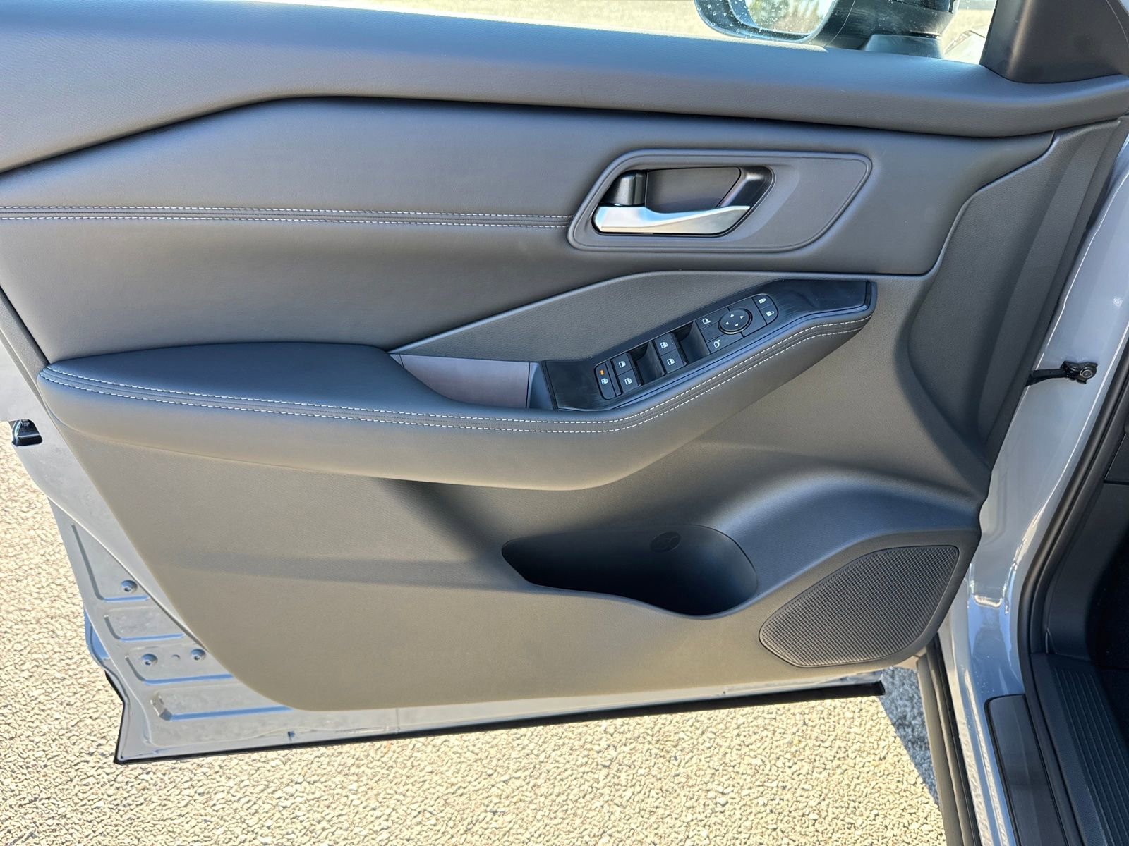 New 2026 Nissan Rogue SV AWD/4WD image 9