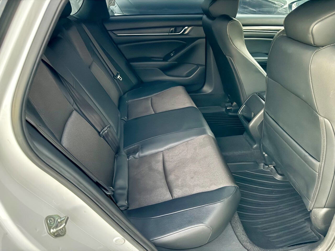 Used 2018 Honda Accord Sport image 19