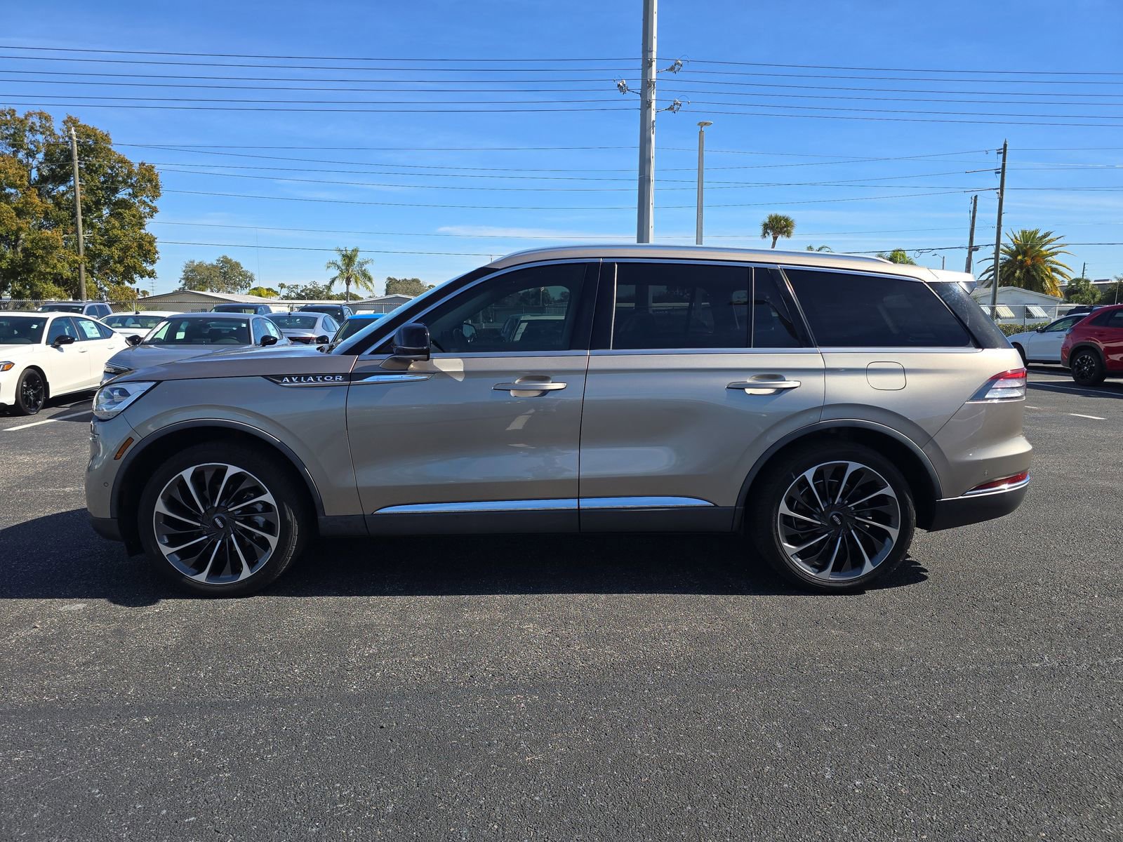 Used 2020 Lincoln Aviator Reserve w/ Equipment Group 202A image 6
