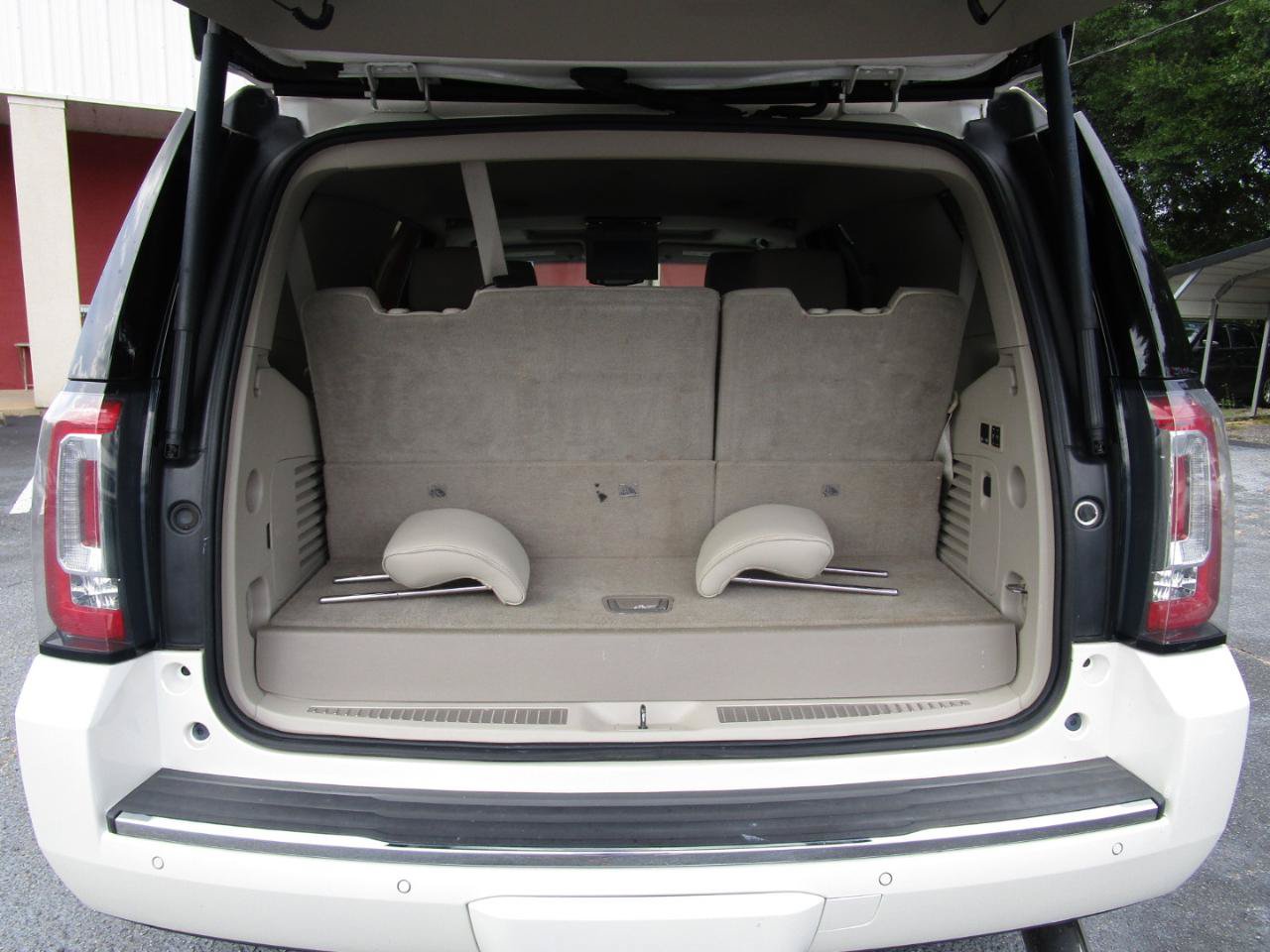 Used 2015 GMC Yukon Denali w/ Touring Package RWD image 29
