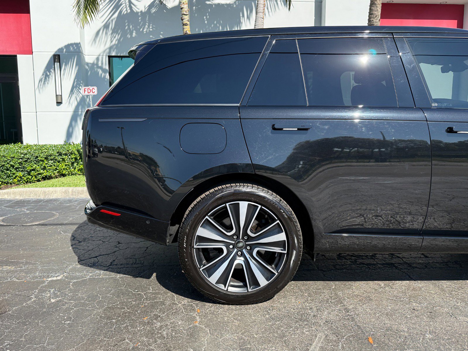 Used 2023 Land Rover Range Rover SE AWD/4WD image 4