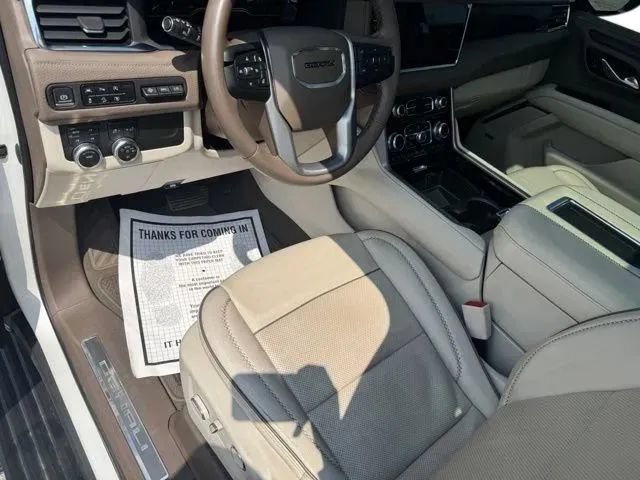 Used 2023 GMC Yukon Denali AWD/4WD image 10