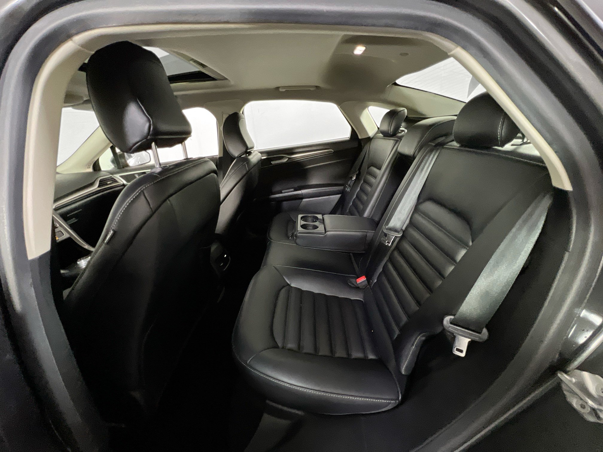 Used 2020 Ford Fusion SEL FWD image 25