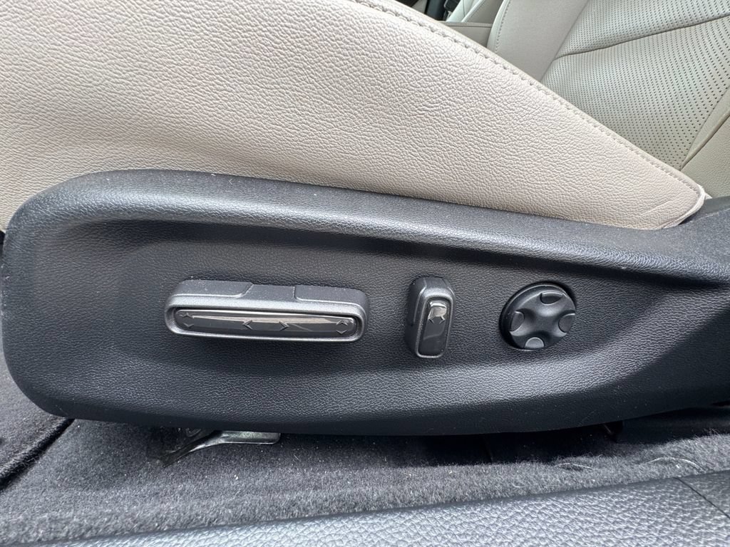 Used 2019 Honda Accord Touring image 16