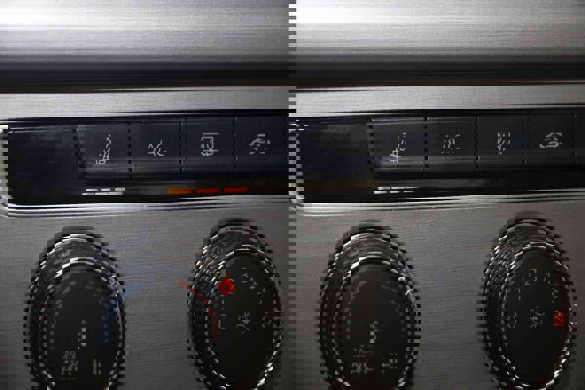 Used 2017 Volkswagen Golf Wolfsburg Edition image 8