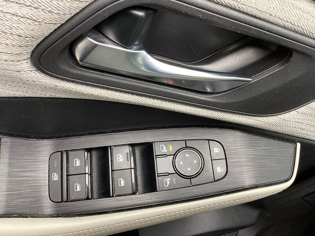 Used 2023 Nissan Rogue SV FWD image 17