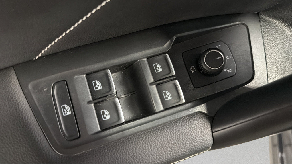 Certified 2024 Volkswagen Tiguan SE AWD/4WD image 15