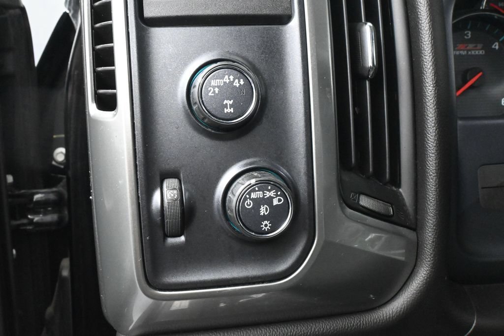 Used 2018 Chevrolet Silverado 1500 LT w/ All Star Edition AWD/4WD image 17