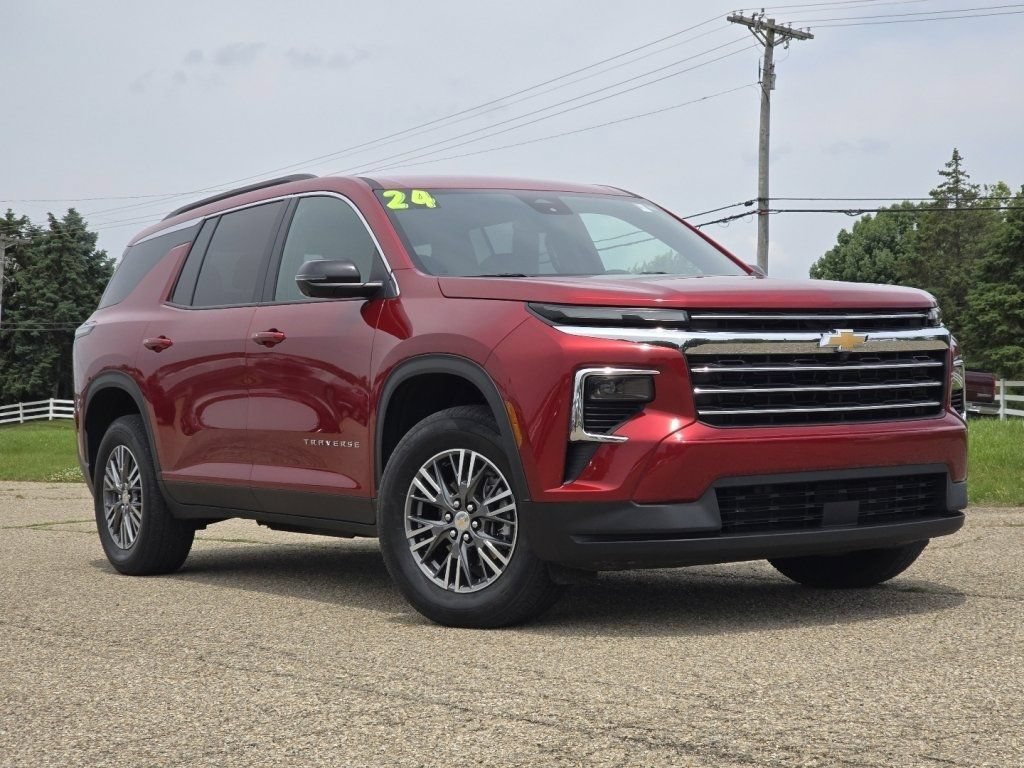 Used 2024 Chevrolet Traverse LT w/ LPO, Floor Liner Package AWD/4WD image 2