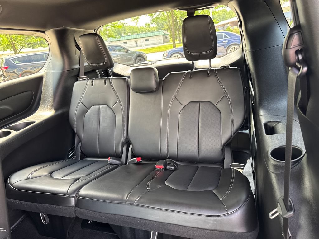 Certified 2023 Chrysler Pacifica Touring-L w/ S Appearance Package AWD/4WD image 36