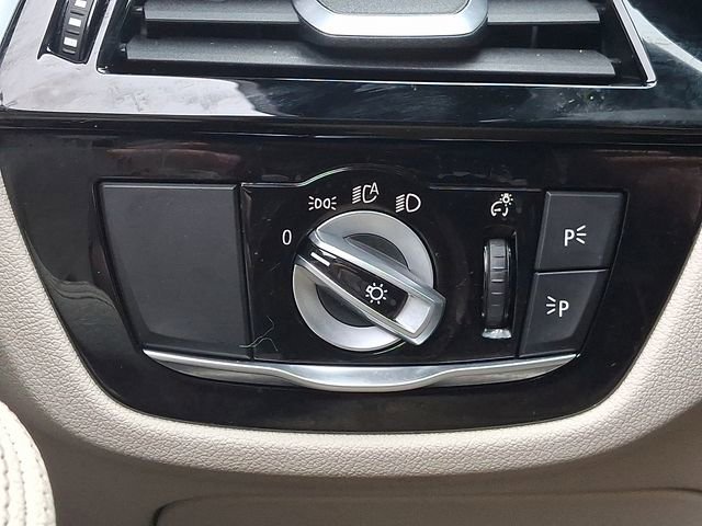 Used 2023 BMW 530i w/ Premium Package image 29