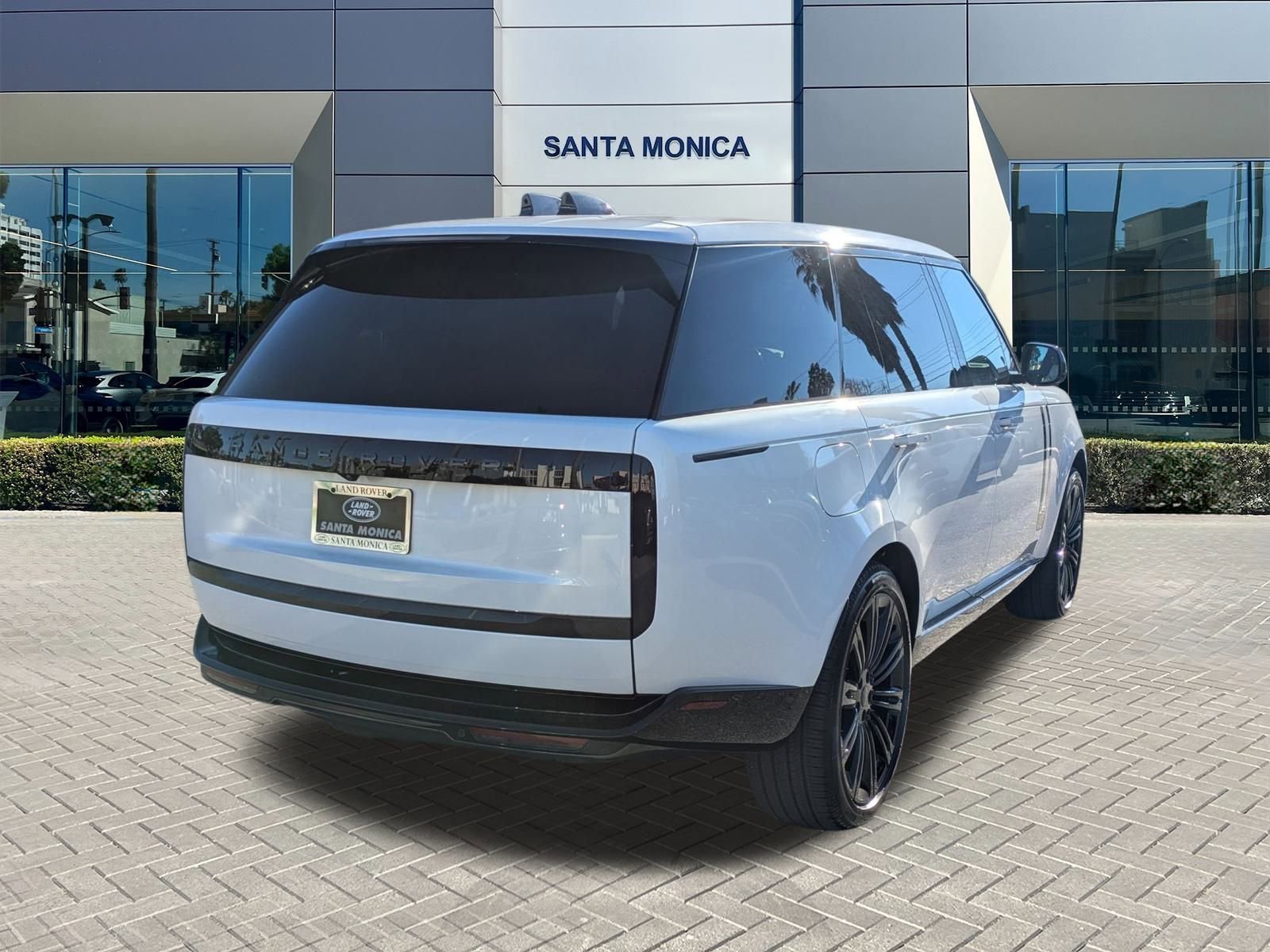 New 2026 Land Rover Range Rover Long Wheelbase Autobiography image 2