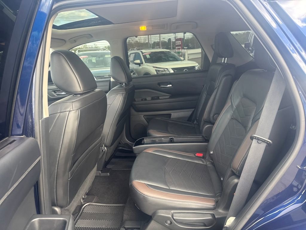Used 2022 Nissan Pathfinder Platinum w/ Cargo Package image 26