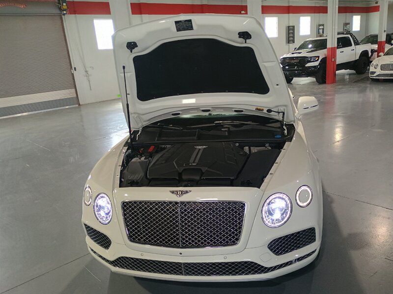 Used 2020 Bentley Bentayga AWD/4WD image 42