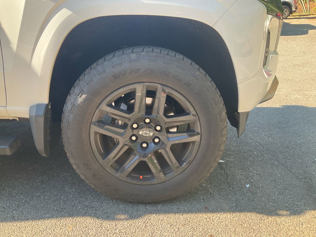 Used 2024 Chevrolet Colorado Z71 w/ Z71 Convenience Package 2 AWD/4WD image 10