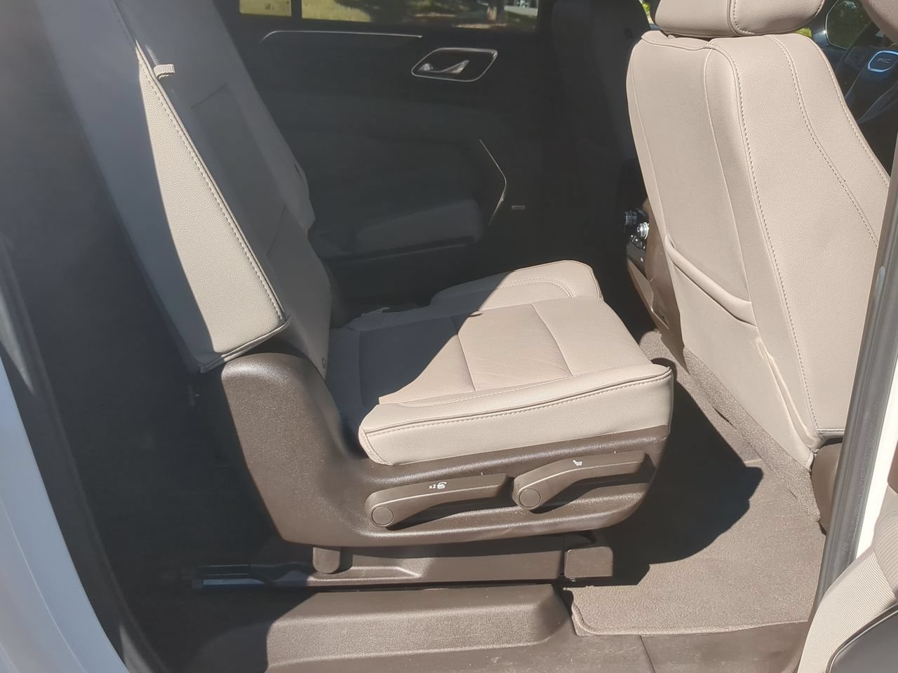 Used 2023 GMC Yukon XL SLT w/ SLT Luxury Package AWD/4WD image 27