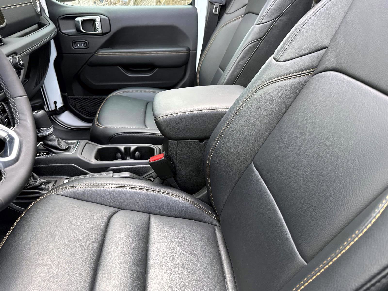 Used 2025 Jeep Wrangler Unlimited Sahara image 7