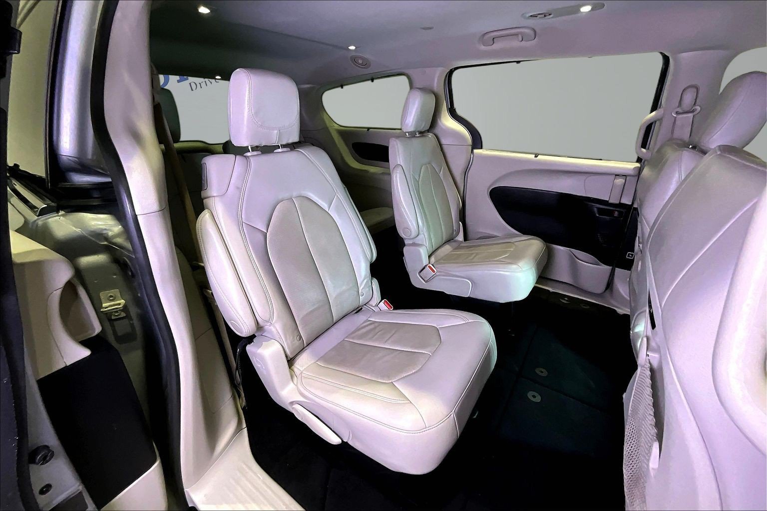 Used 2021 Chrysler Pacifica Touring-L FWD image 25