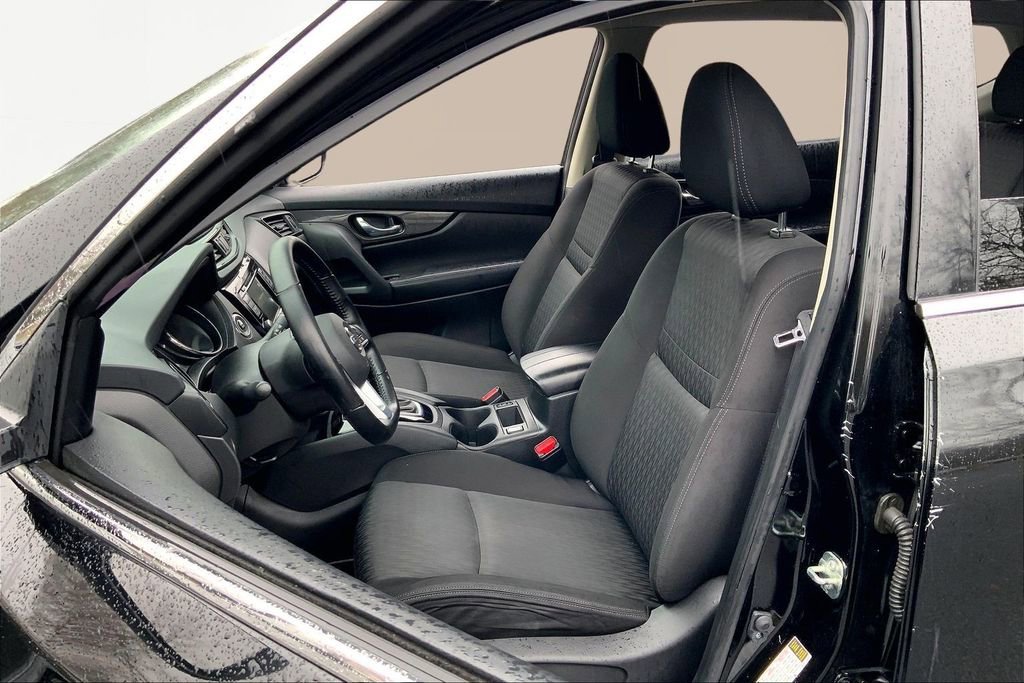 Used 2020 Nissan Rogue SV image 15