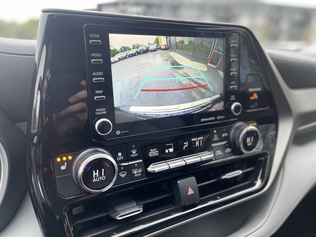 Used 2022 Toyota Highlander XLE image 27