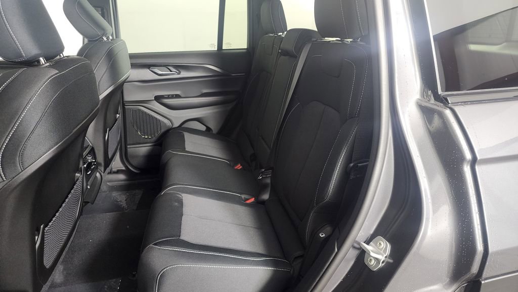New 2025 Jeep Grand Cherokee Laredo w/ Luxury Tech Group I image 26