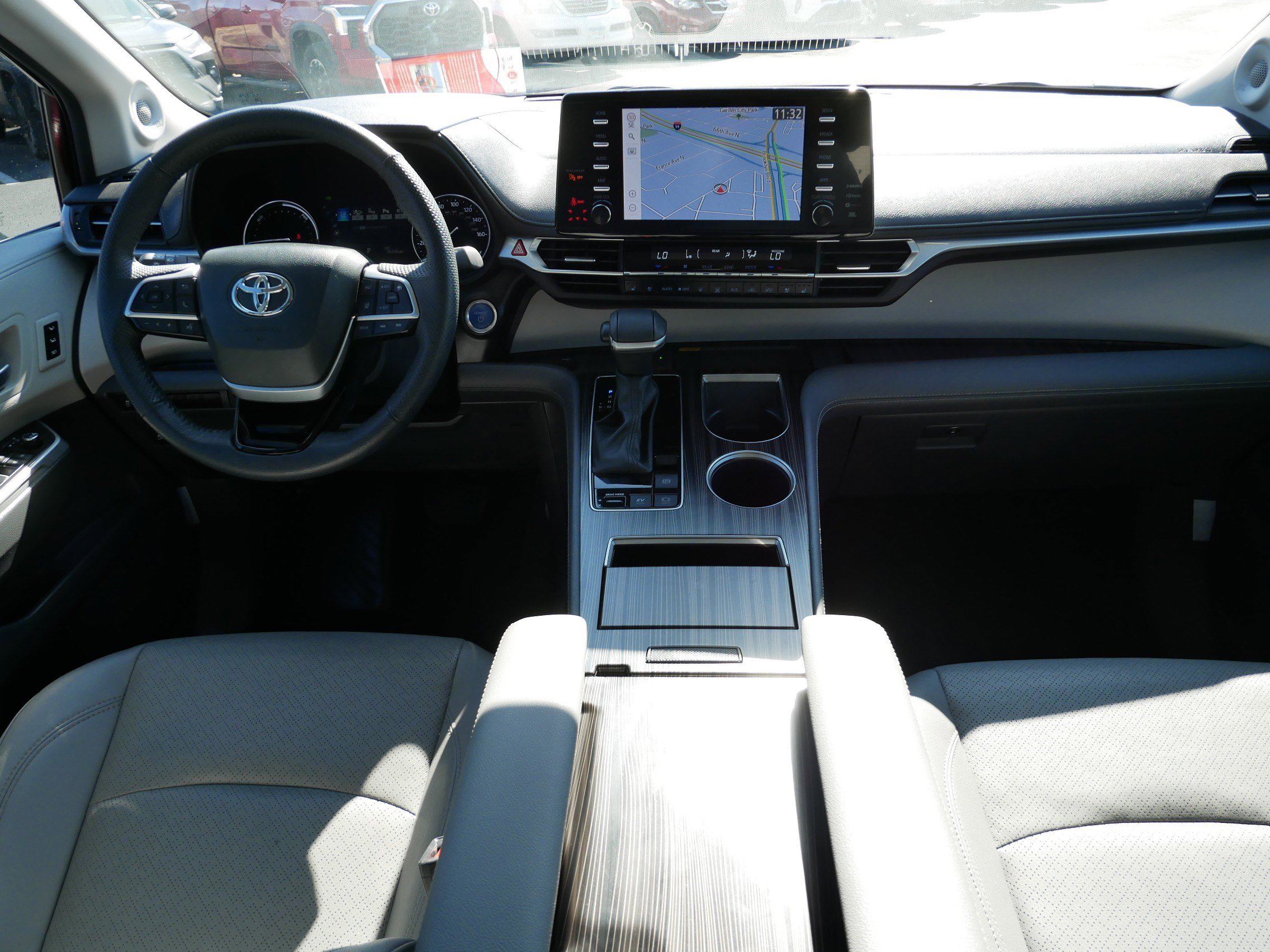 Certified 2023 Toyota Sienna Limited FWD image 10