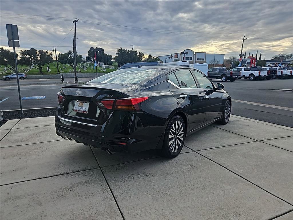 Used 2023 Nissan Altima 2.5 SV w/ SV Premium Package image 4