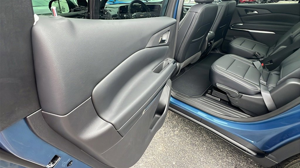 New 2026 Chevrolet Traverse LT w/ Sun and Wheel Package image 17