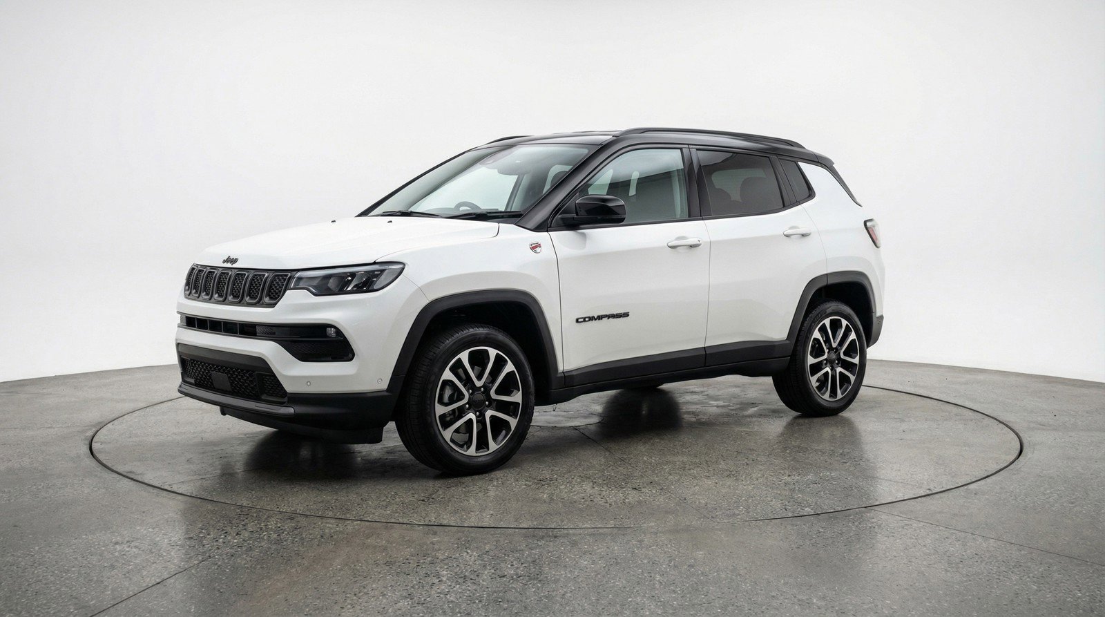 Used 2025 Jeep Compass Trailhawk AWD/4WD image 3