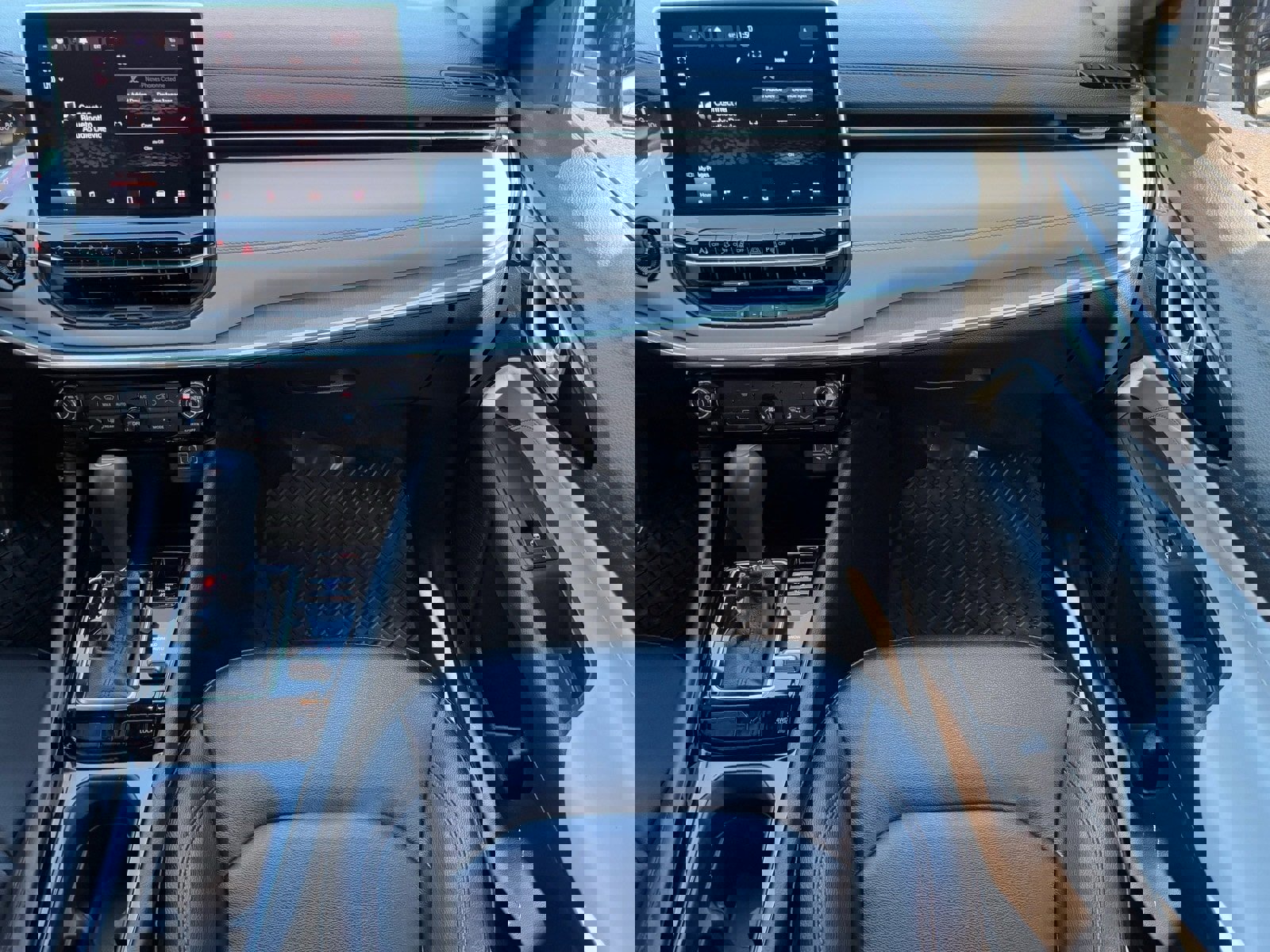 Used 2024 Jeep Compass Limited image 17