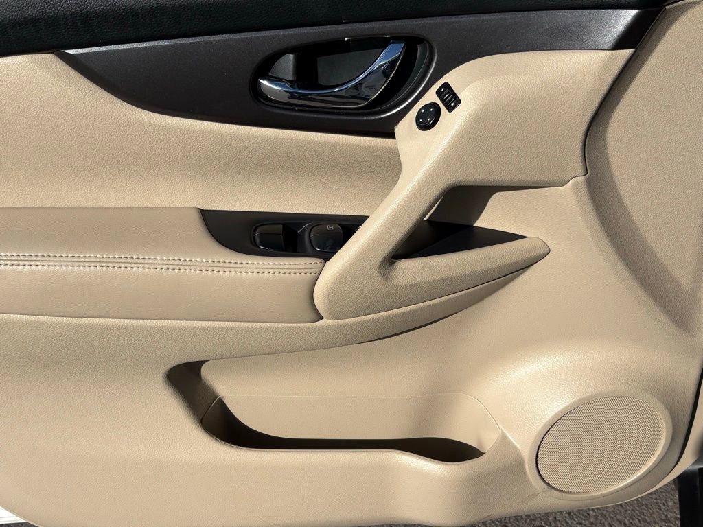 Used 2015 Nissan Rogue SV image 13