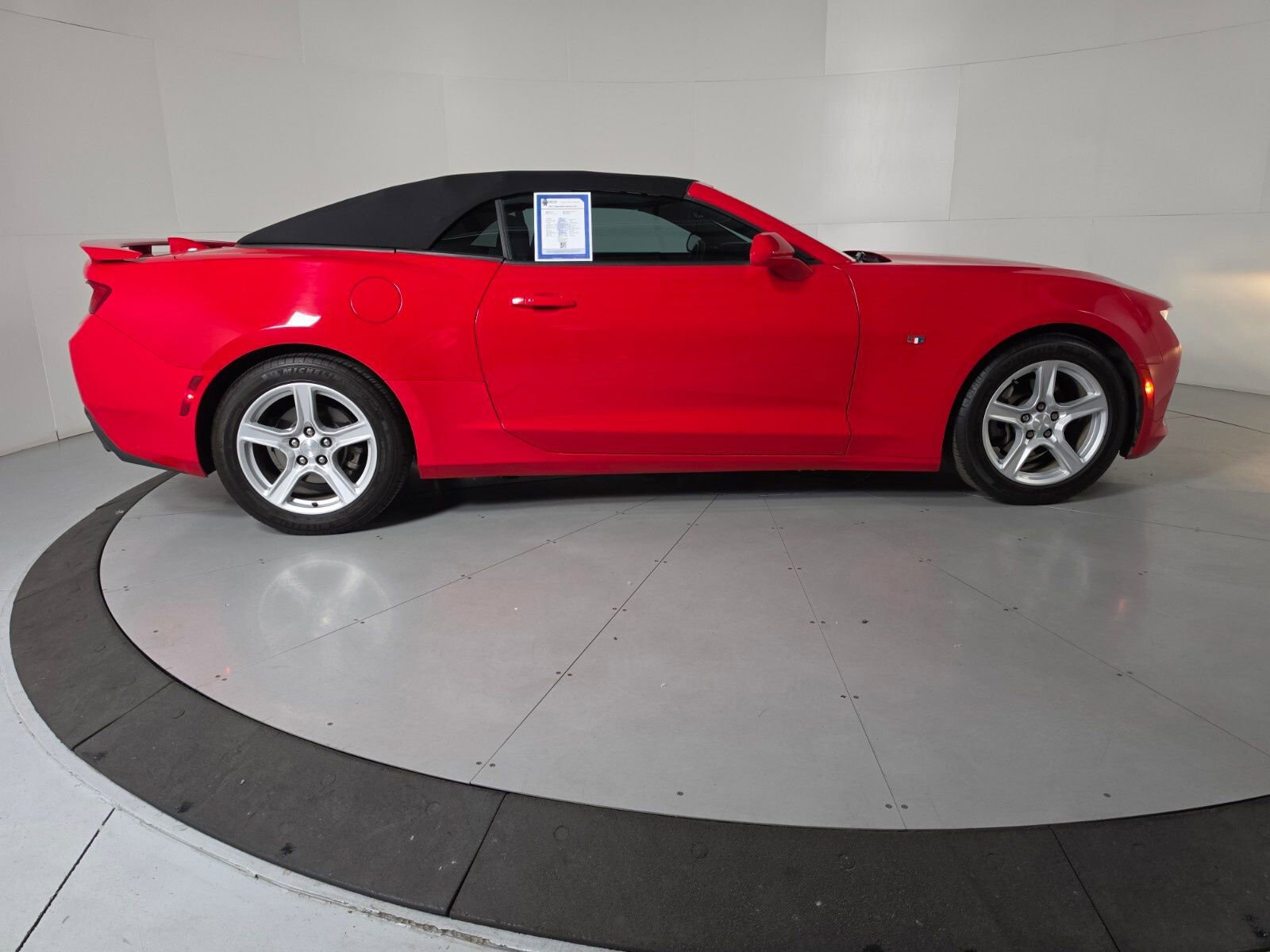 Used 2017 Chevrolet Camaro LT w/ Technology Package RWD image 6
