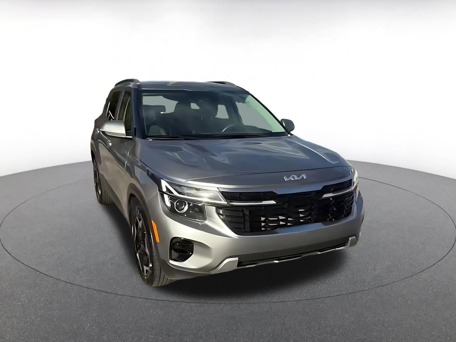 Used 2025 Kia Seltos S image 3