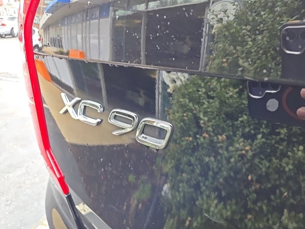 Certified 2023 Volvo XC90 T8 Ultimate w/ Protection Package Premier image 7
