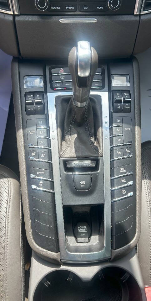 Used 2017 Porsche Macan S image 25