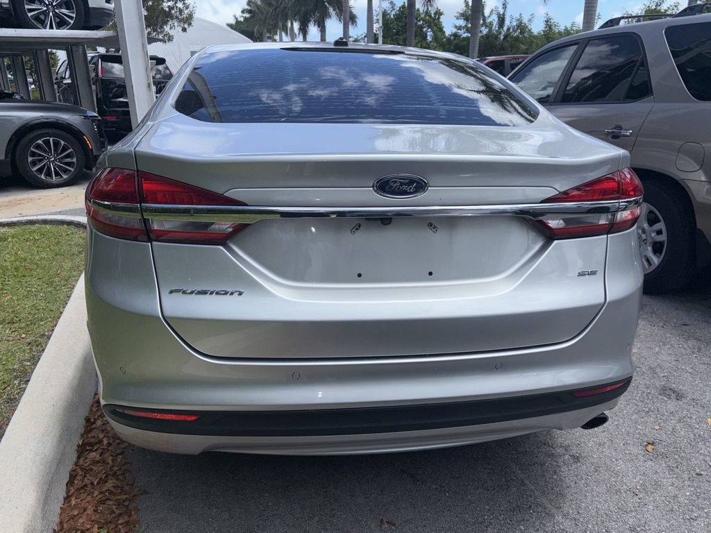Used 2017 Ford Fusion SE w/ Fusion SE Technology Package image 7