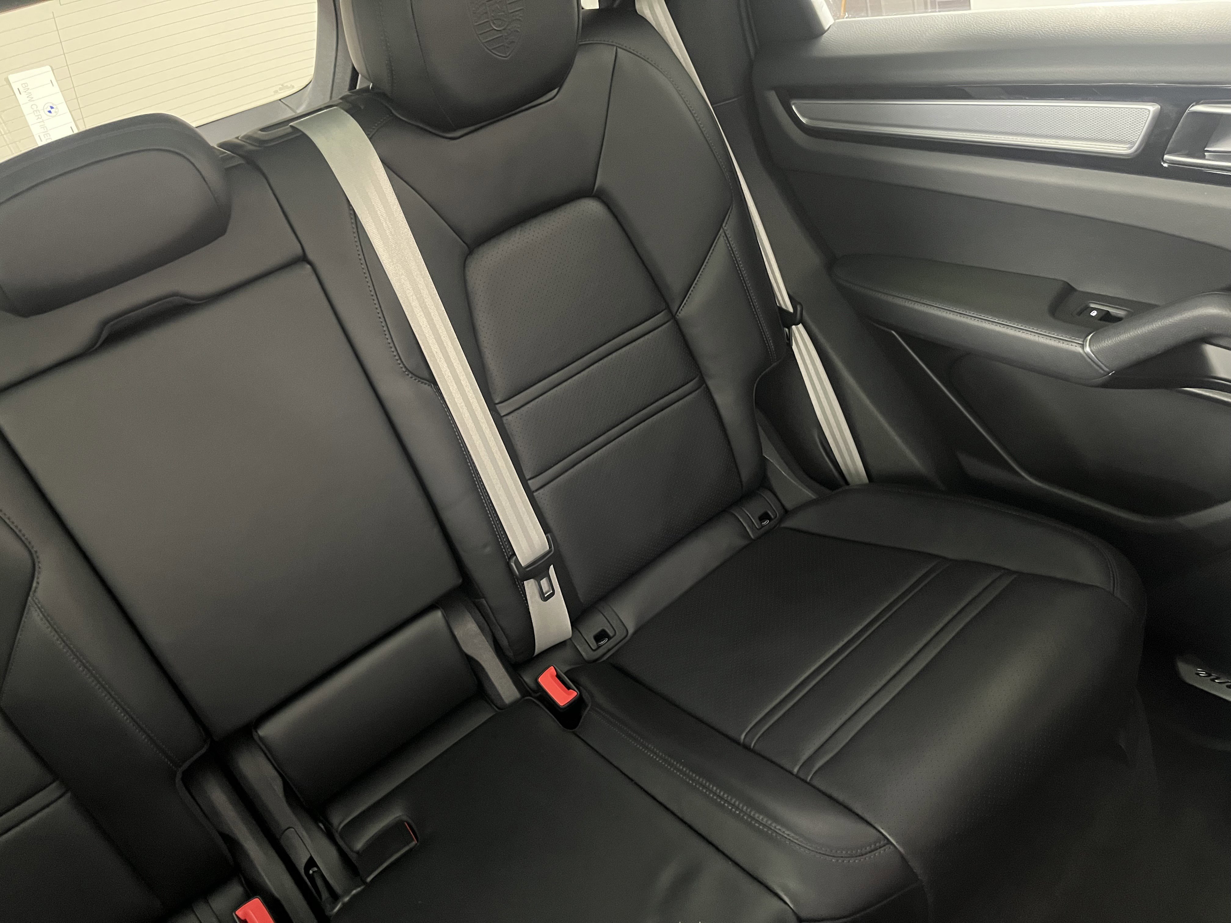 Used 2023 Porsche Cayenne Platinum Edition image 24