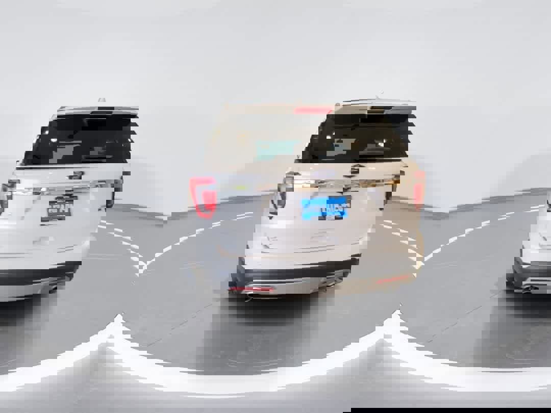 Used 2016 Ford Explorer XLT w/ Equipment Group 202A image 7