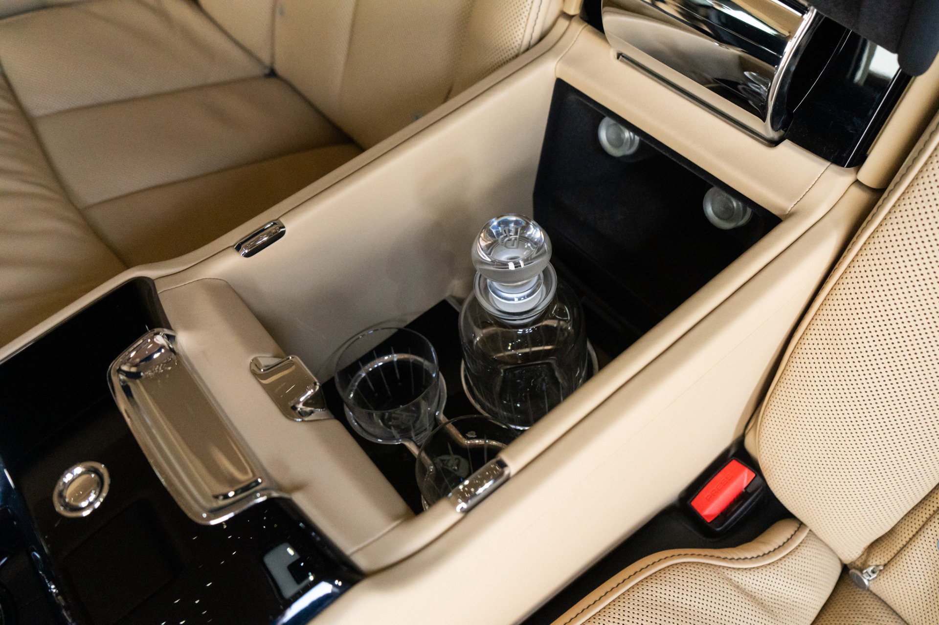 Used 2022 Rolls-Royce Phantom Extended Wheelbase image 32