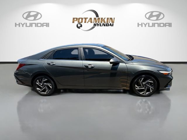 Certified 2025 Hyundai Elantra SEL w/ Cargo Package FWD image 4