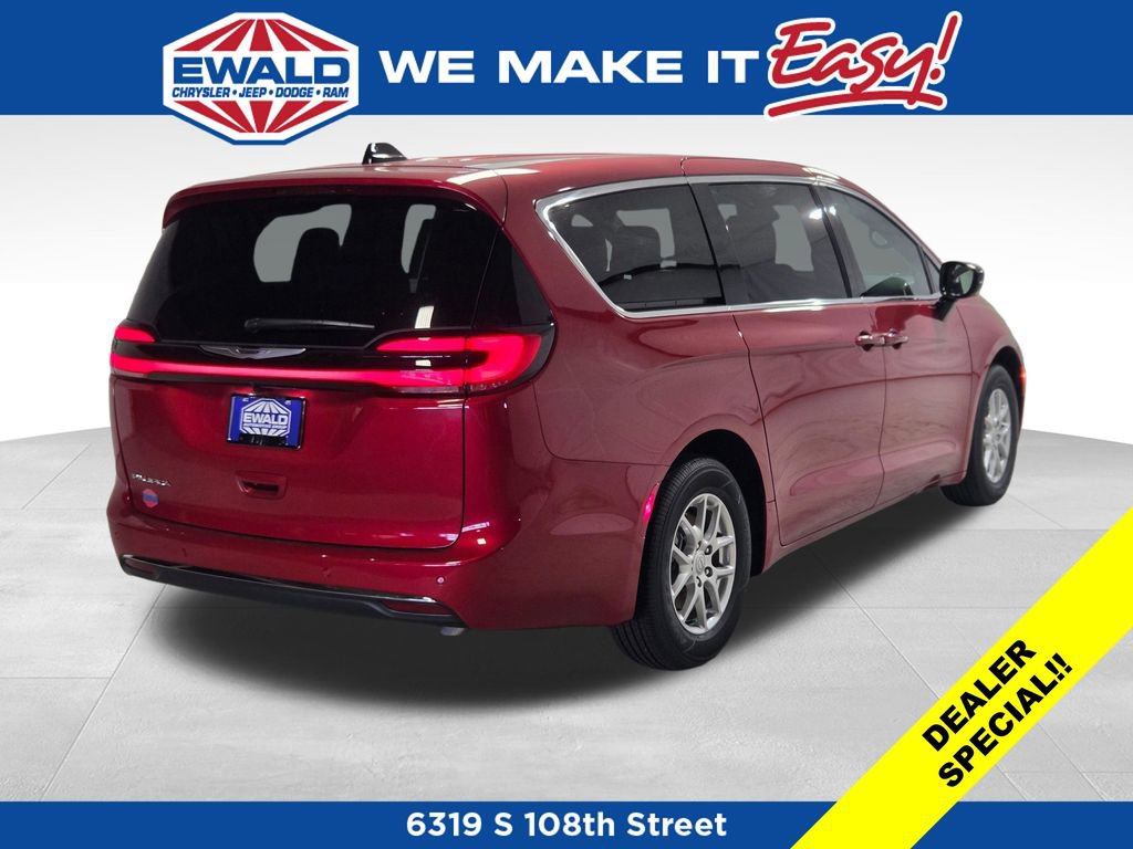 New 2026 Chrysler Pacifica Select FWD image 18