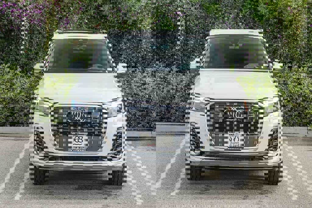 Used 2025 Audi Q7 3.0T Prestige w/ Prestige Package image 2