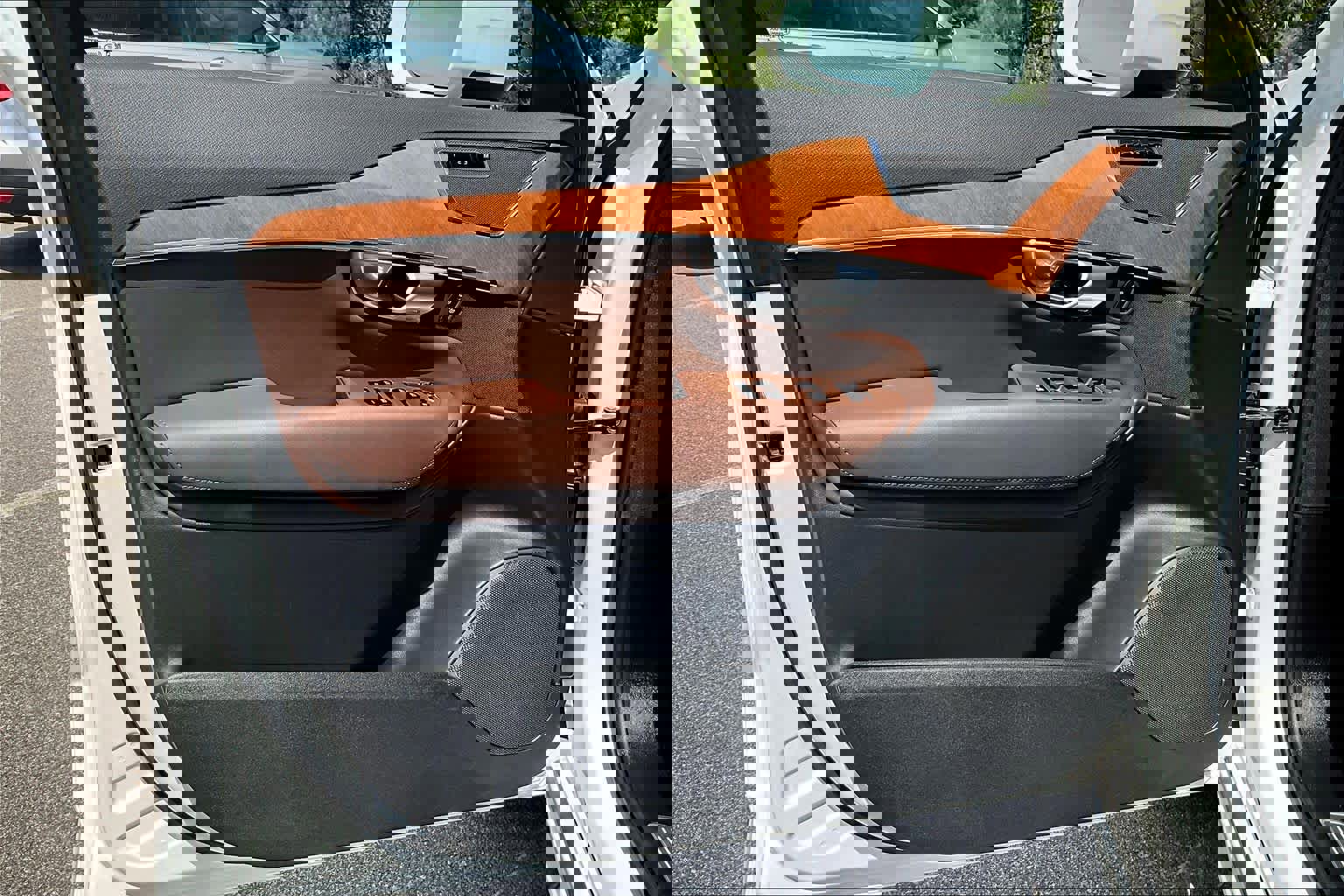 Used 2024 Volvo XC90 B6 Plus w/ Protection Package Premier image 24