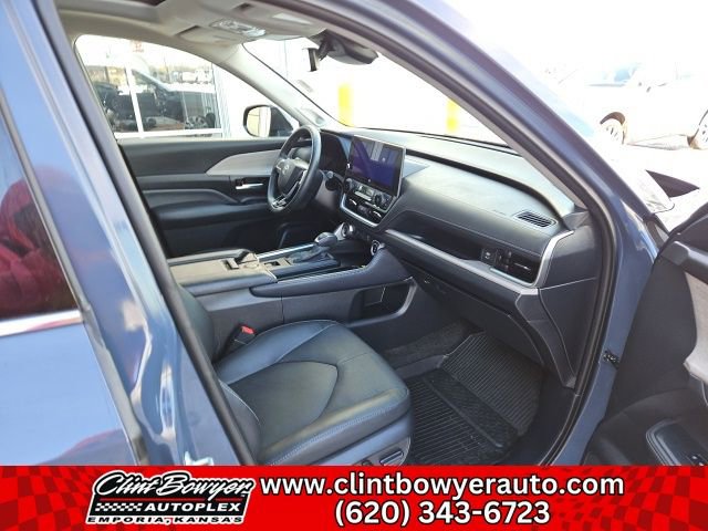 Used 2024 Toyota Grand Highlander Limited image 32