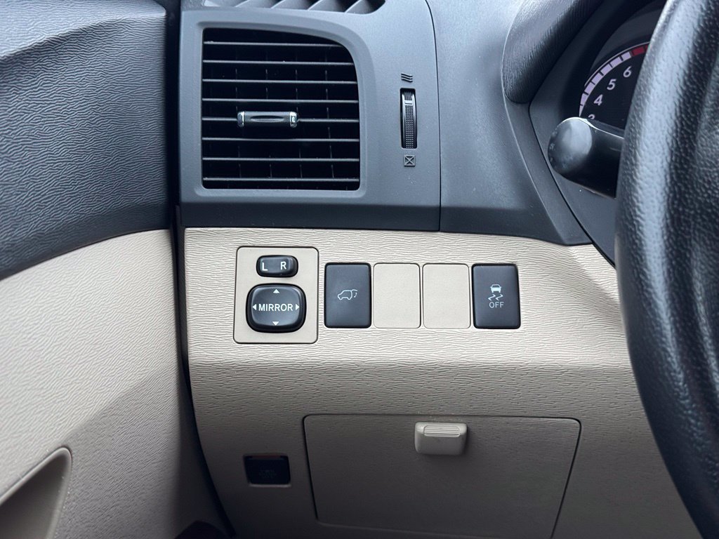 Used 2011 Toyota Venza AWD w/ Premium Pkg #2 image 34